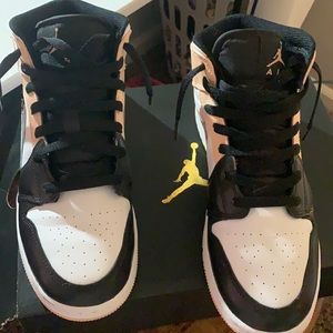 Air Jordan Mids